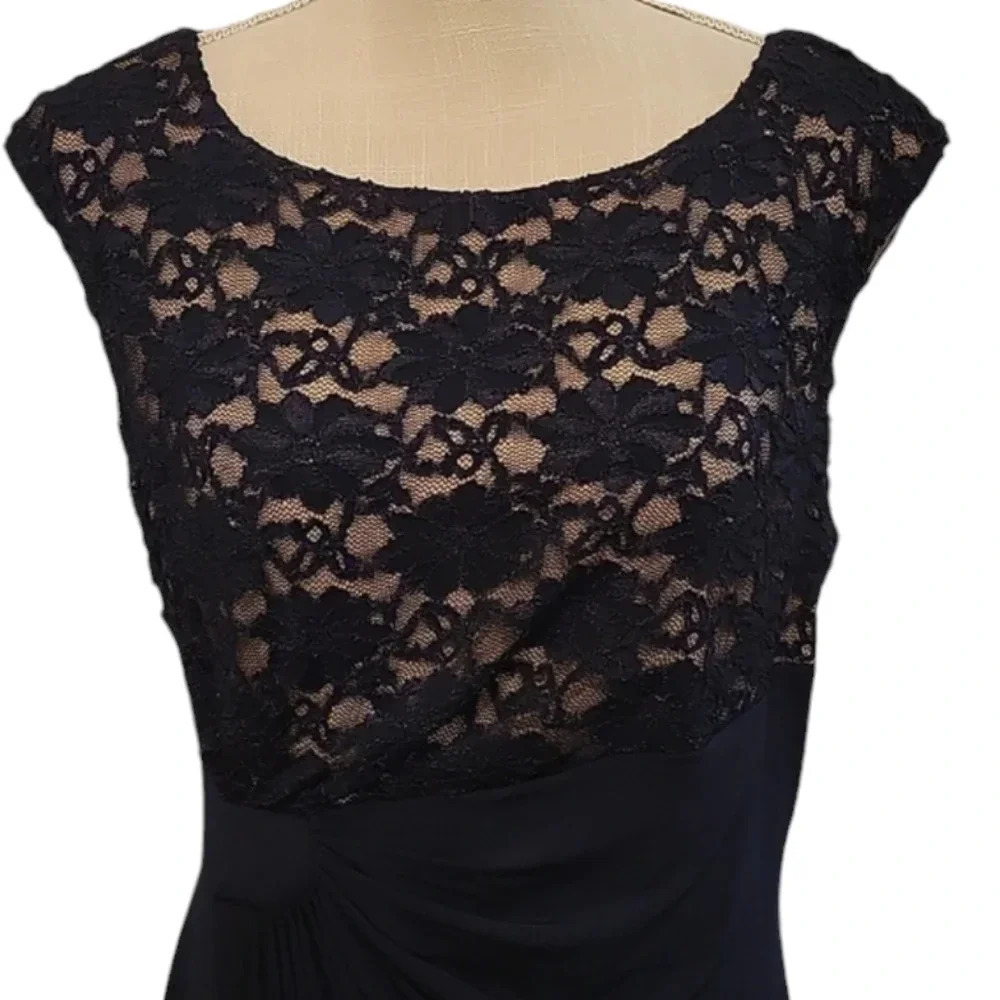 Signature Sadie Dress - Picture 3 of 7